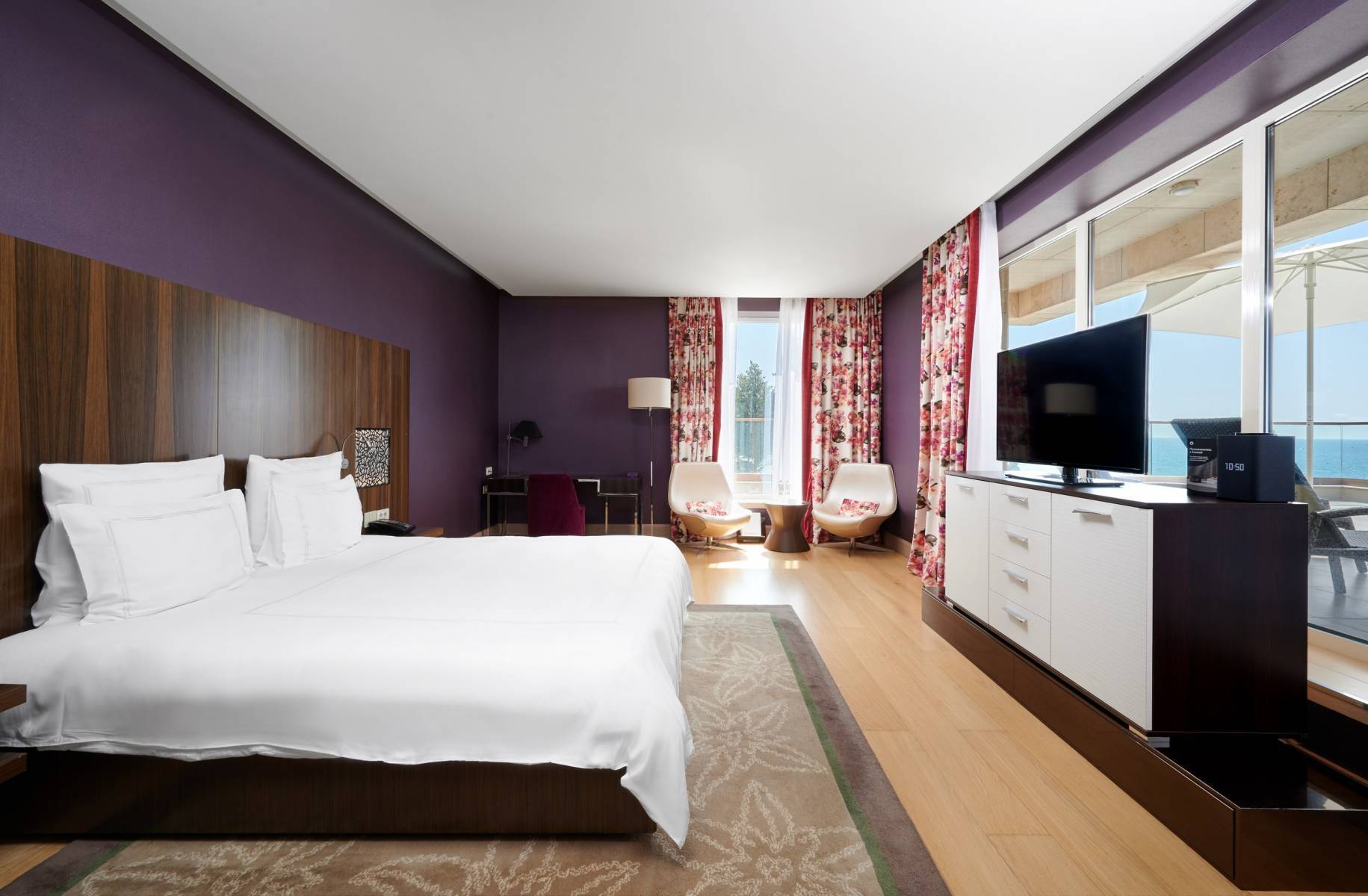 Стандартный-номер-Премиум-c-террасой-Swiss-Signature-Terrace-2