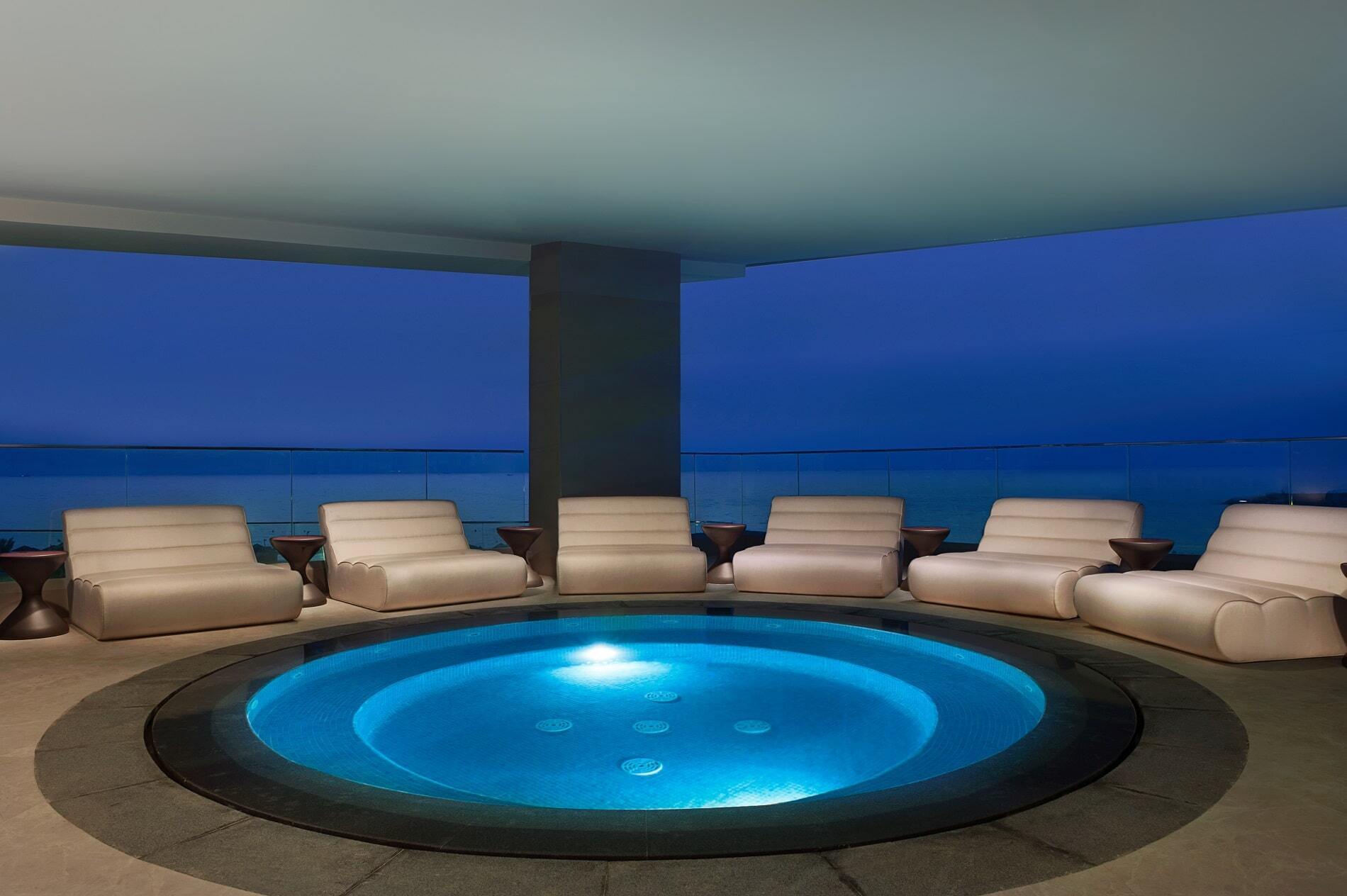 Горящий тур в ОАЭ — Wyndham Garden Ajman Corniche 4*