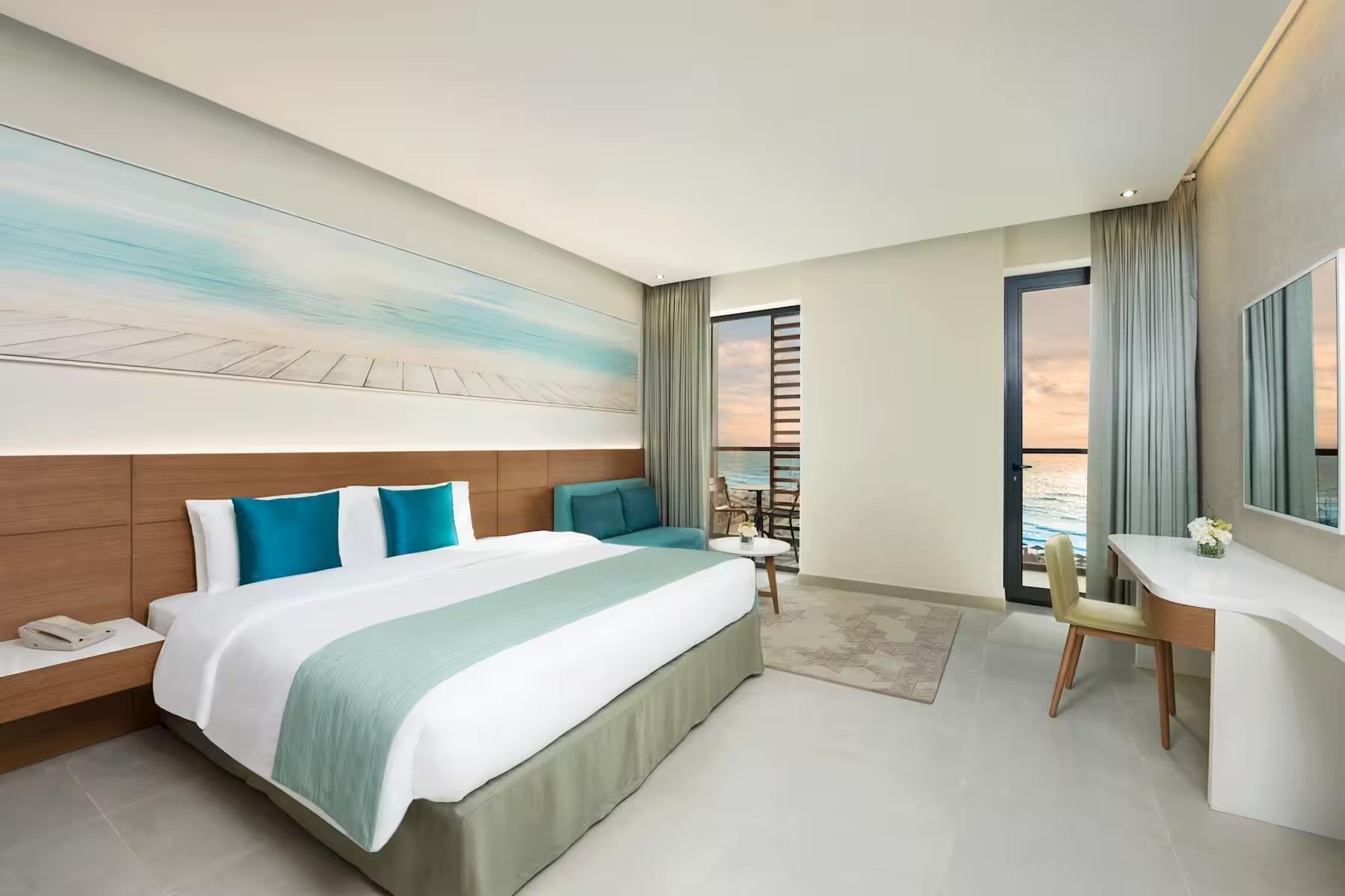 Горящий тур в ОАЭ — Wyndham Garden Ajman Corniche 4*